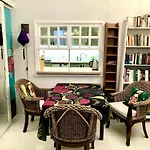 Unique Design Flat At Downtown